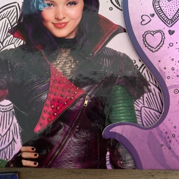 Disney Descendants and Ever After High books - Picture 3 of 3